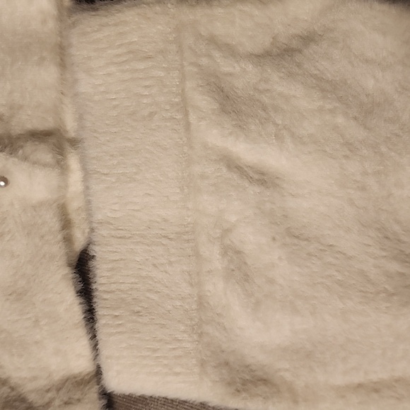 Serenette 2pc Fuzzy Top & Skirt Set Size Medium - Picture 4 of 4